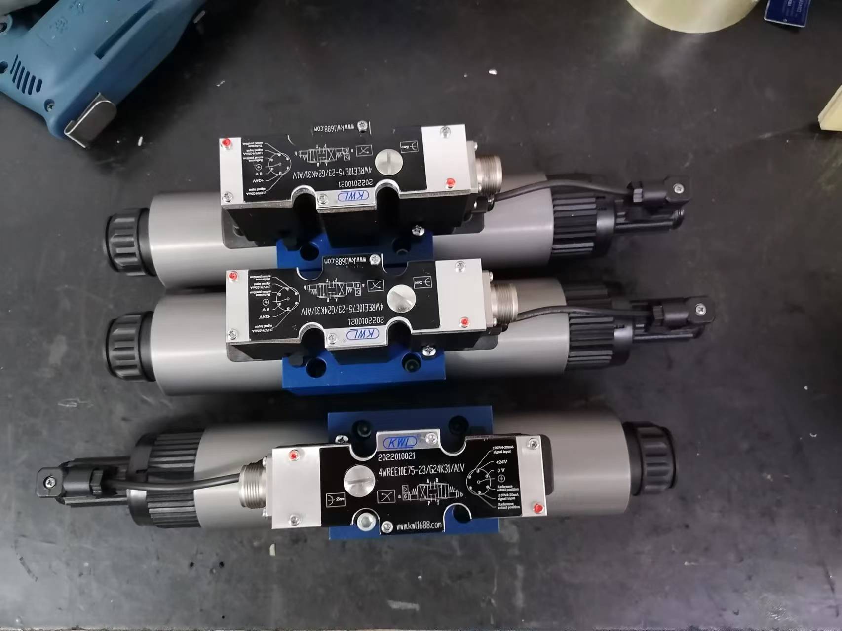 供应电磁比例换向阀,4WREE10V75-2X/G24K31/F1V