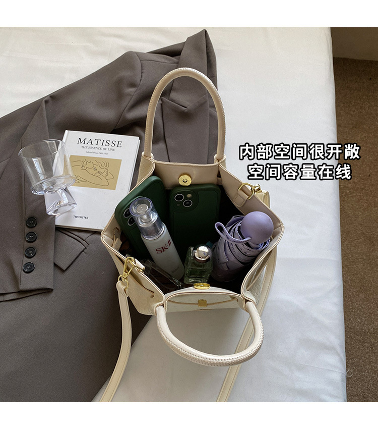 Simple crossbody bag 2025, single-shoulder bucket bag, Spring new style for work, Korean style bag, embossed commuting fashion bag for women undefined