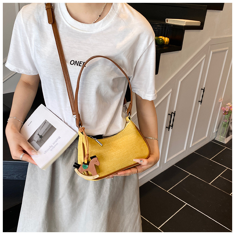 A niche design and fashionable underarm bag for summer 2025, a versatile and high-quality crossbody bag for women's daily commuting undefined