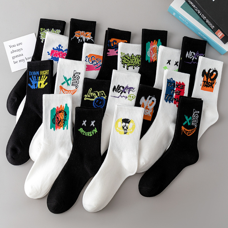 White socks men's mid-calf socks autumn and winter basketball socks couple stockings cross-border foreign trade black and white sports socks wholesale