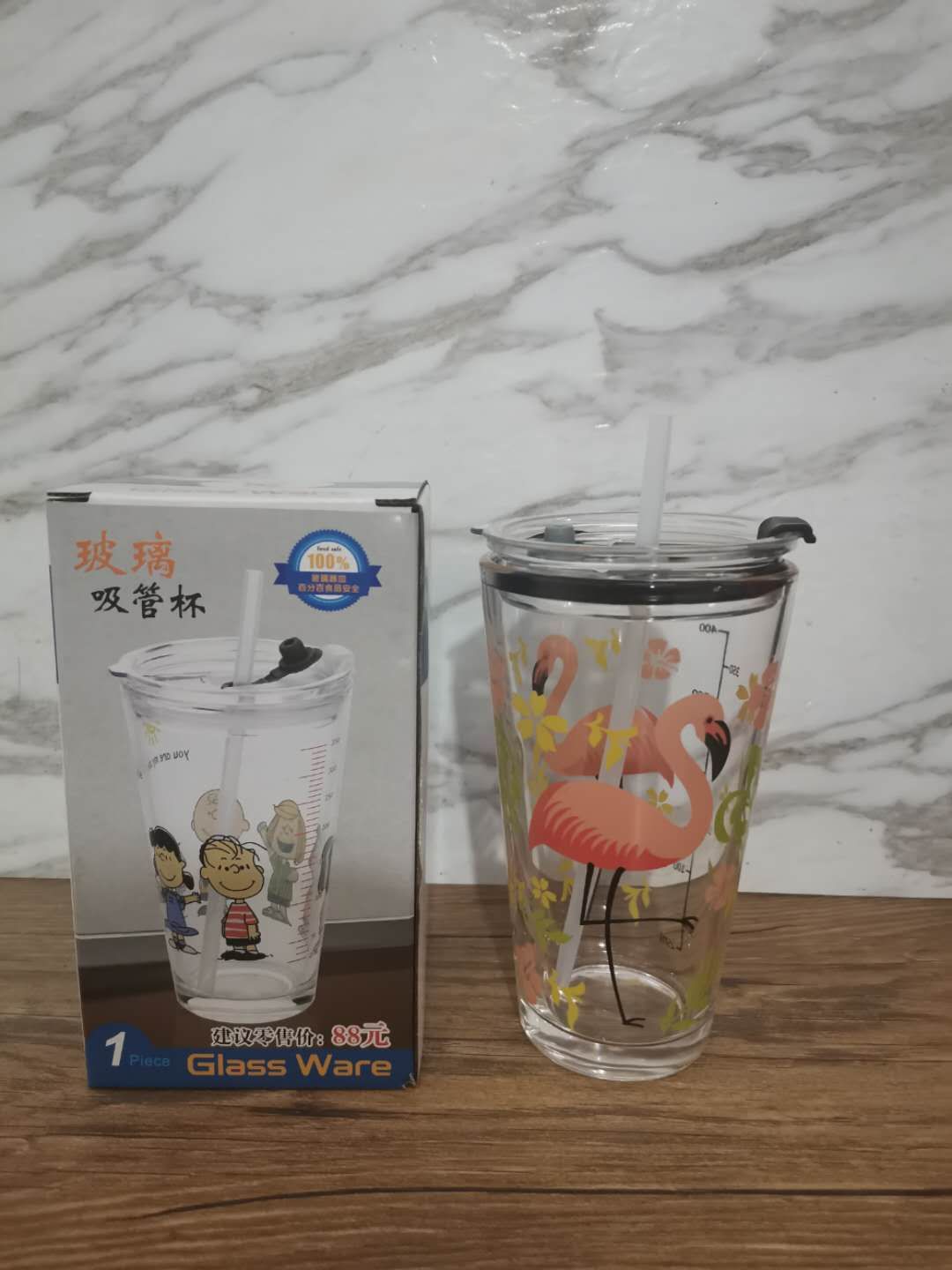 Taza de agua de vidrio Linda Impresión de dibujos animados escala doméstica para niños Taza de leche resistente a la caída con tapa en stock Taza de paja al por mayor