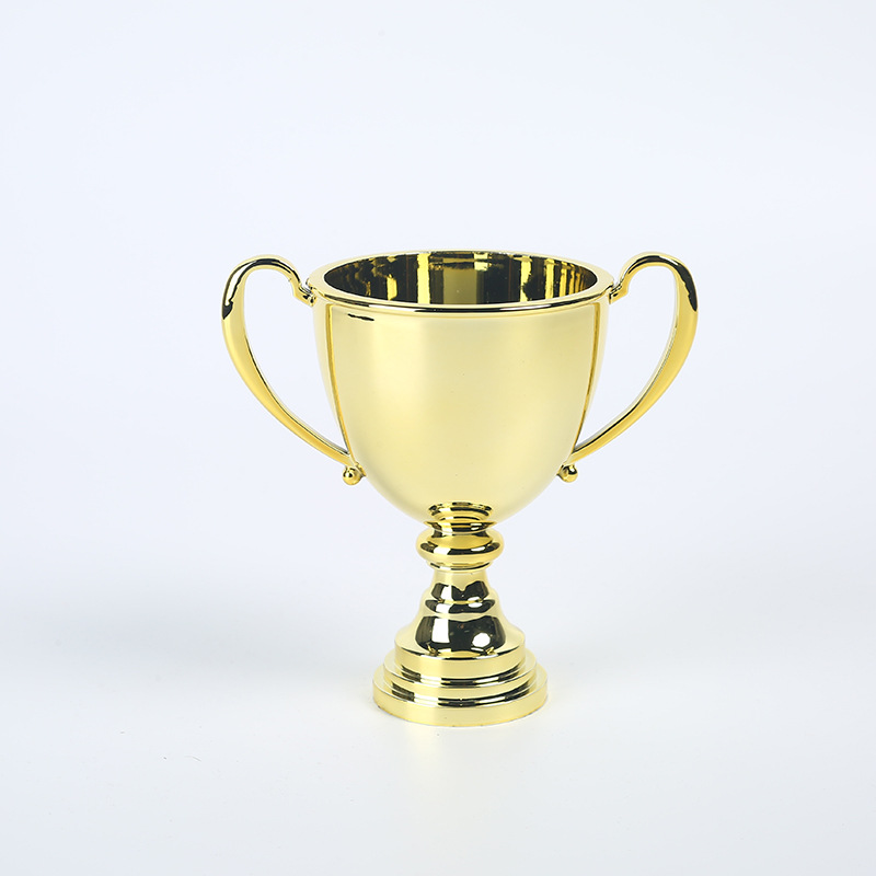 Inventario de trofeos de plástico pequeños adornos para niños incentivar regalos de plástico proceso galvanizado trofeos personalizados en blanco sentido superior