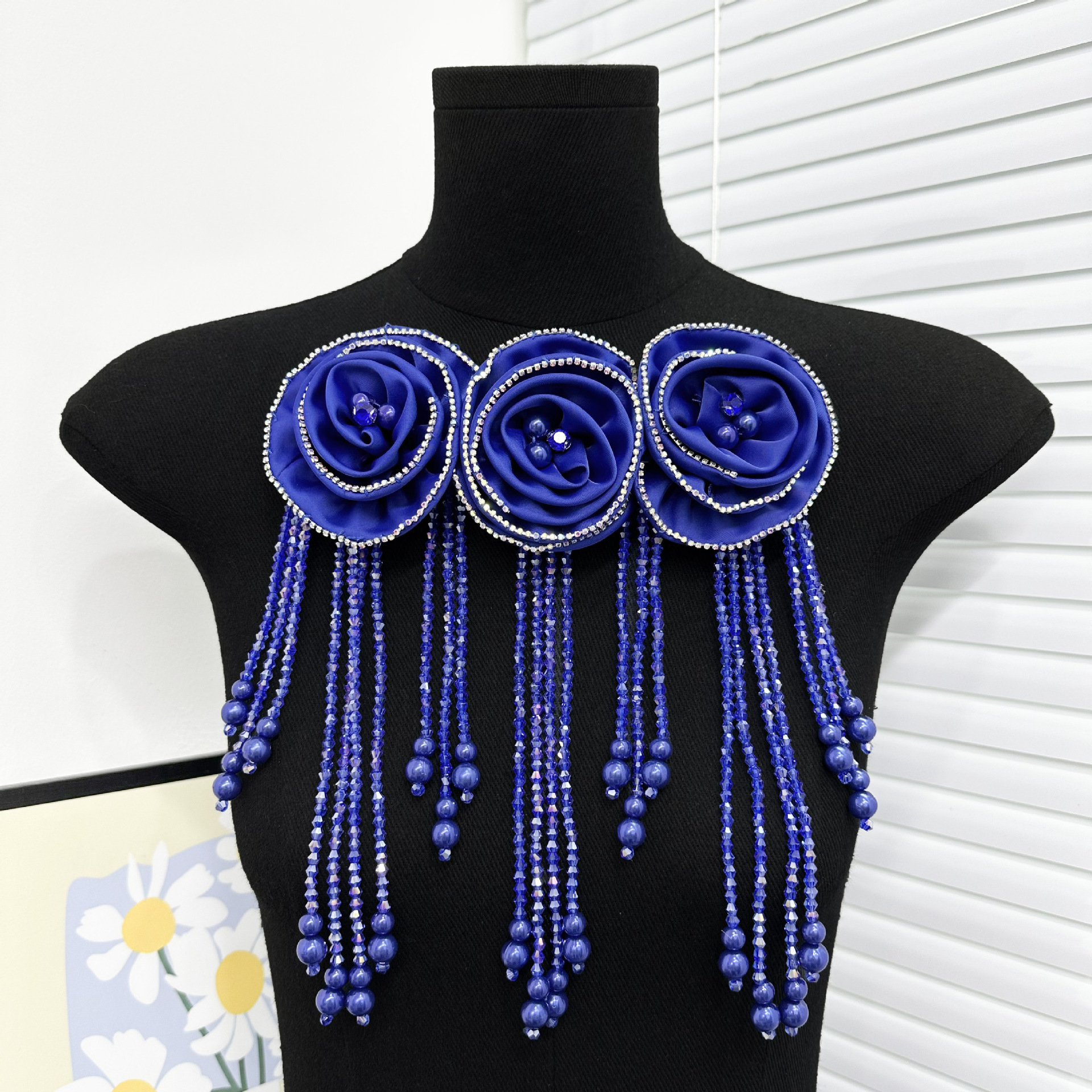 Transfronteriza industria pesada diamante bordado tela tridimensional rosas bordado pecho dulce choker cheongsam accesorios de vestido