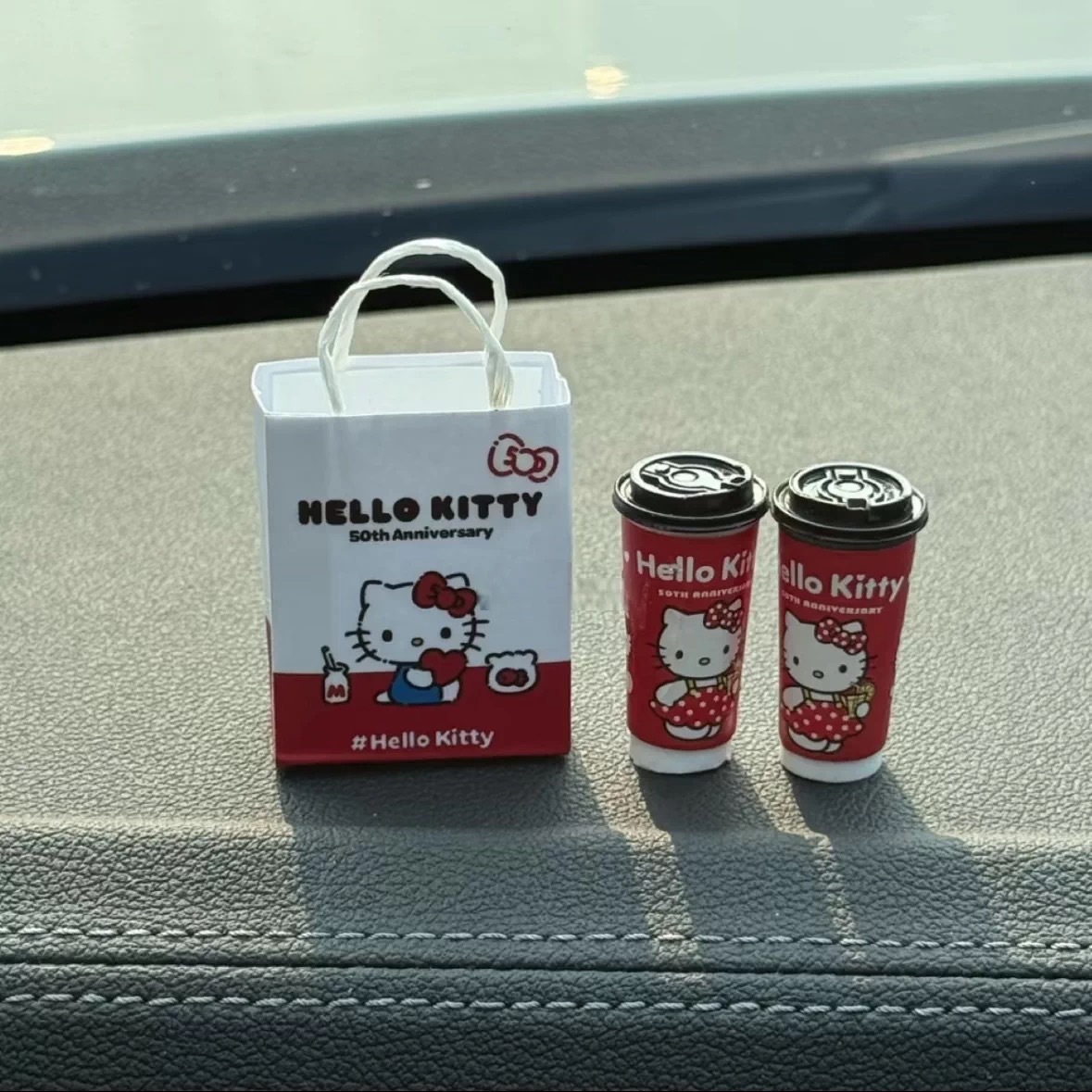 Popular cute mini KT milk tea car decoration, desktop miniature mini milk tea car ornament, new car gift