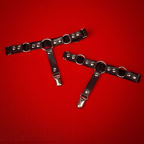 Factory direct sales European and American Harajuku punk ring O-shaped leather handmade simple hip-hop trend leg ring garter belt