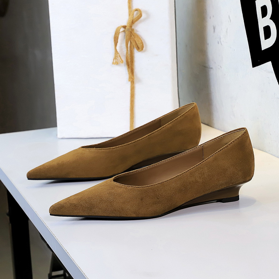 6300 Korean-style Fashionable Low-heeled , Pointed Toe, Shallow V-cut, High-end Suede Professional Wedge Shoes For_vogvips.com