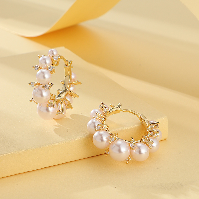 Copper Material Fashion Round Copper Inlay Artificial Diamond Pearl Hoop Earrings 1 Pair