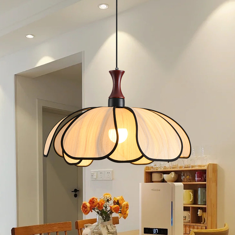 Nuevo estilo chino silencioso Zen sala de té lámparas de restaurante personalidad creativa estilo francés medieval crema de viento trenzado lámpara de pétalos