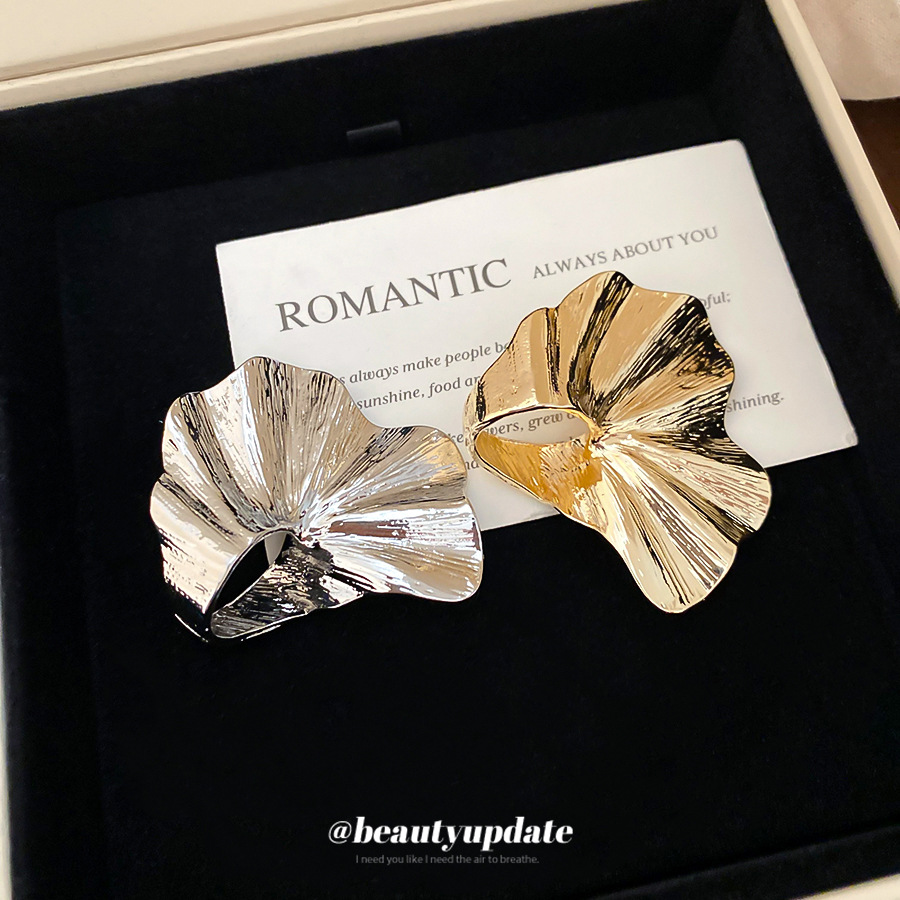 Metallic Texture Wrinkled Flower-Shaped Unique Creative Index Finger Niche Design Sense Ring For Women_voghion.com