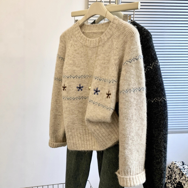 Counter Withdrawal of Big-Name Cut-Label Women's Clothing Flower Embroidered Pullover Sweater Women's Autumn and Winter Lazy Style Loose Knitted Top