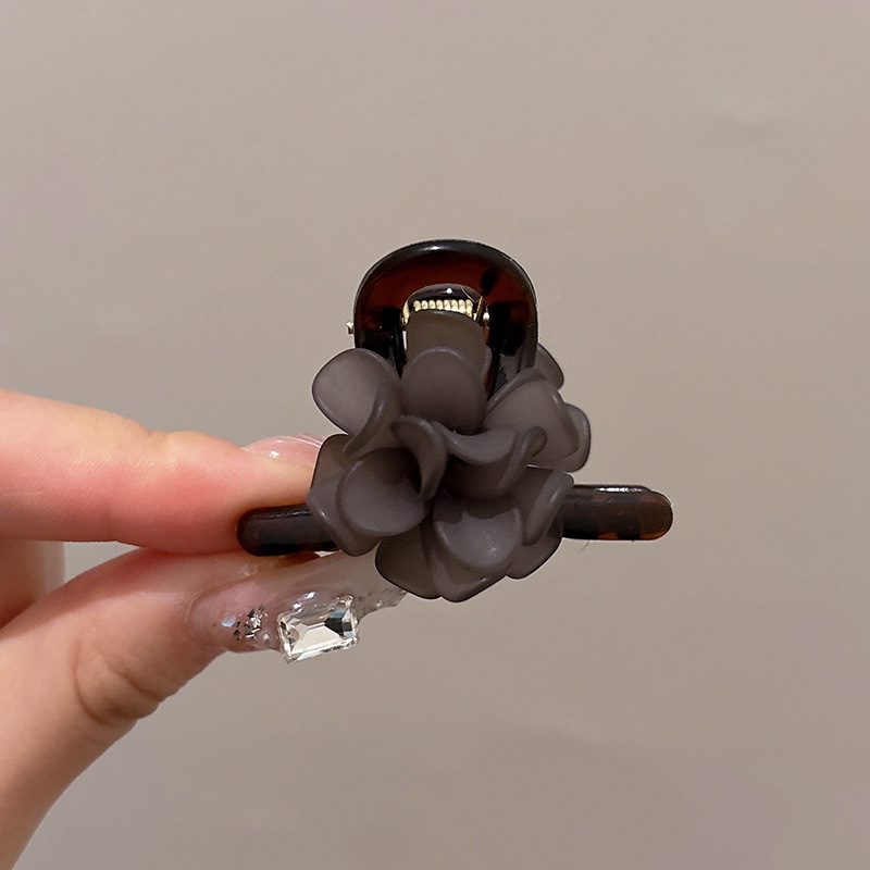 1 # flores grises de unos 4,5 cm