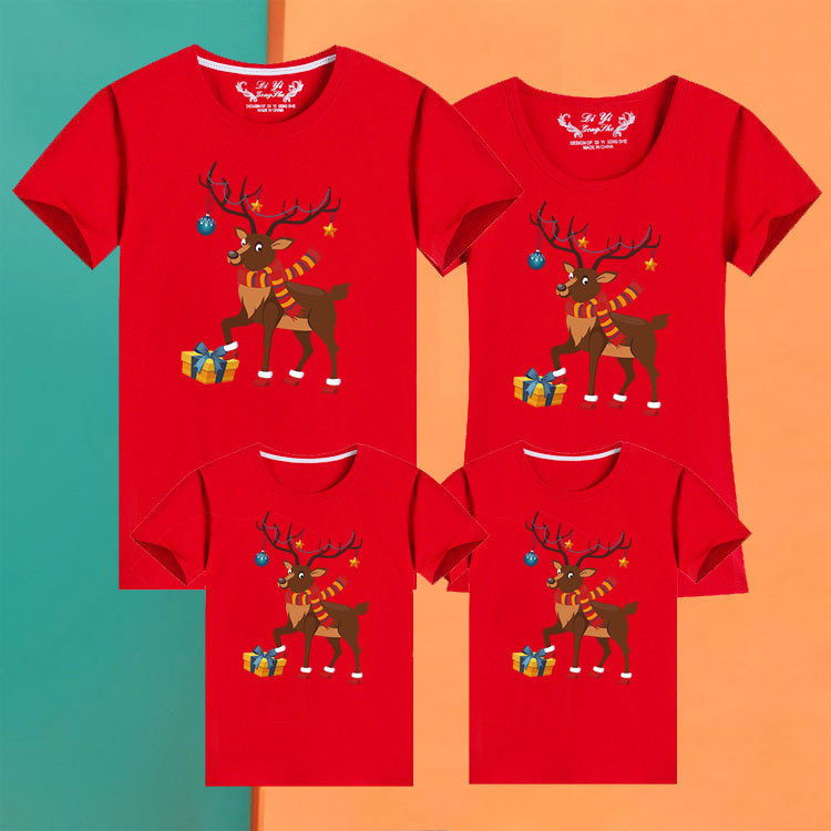 Christmas reindeer New Year gift matching short-sleeved T-shirts for families of three or four, perfect for photoshoots and parties.