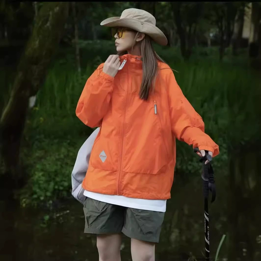 Открытый солнцезащитный крем мужской и женский сплошной цвет летом новый тонкий и дышащий анти-ультрафиолетовый солнцезащитный костюм пара с капюшоном