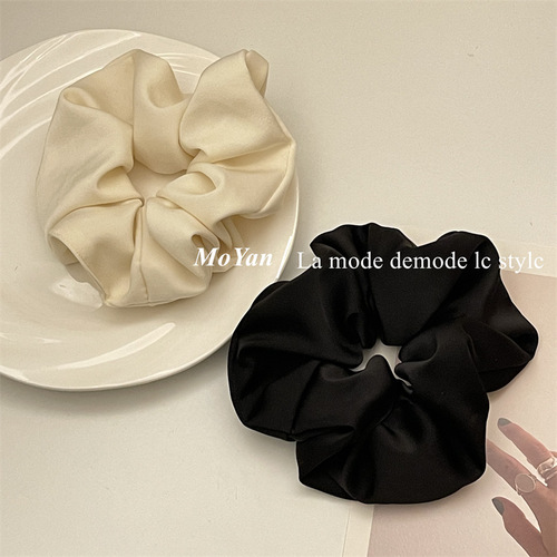French double-sided satin pig intestine hair loop with a high-end, Instagram influencer princess-in-distress vibe, invisible hair tie, minimalist, fat intestine hair tie for women