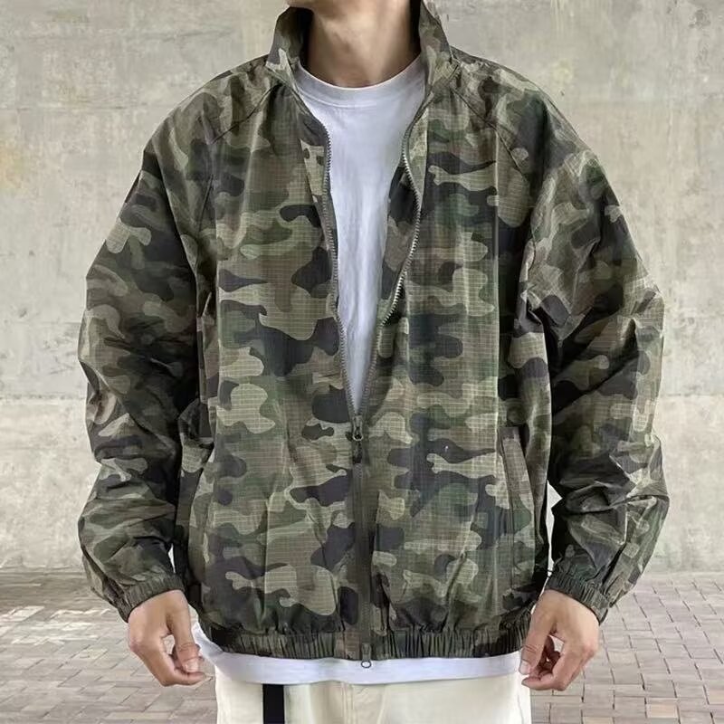 Men's military green camouflage sun protection clothing for spring and summer, lightweight, quick-drying, sun-protective, skin-friendly, stylish, rugged, windproof jacket.