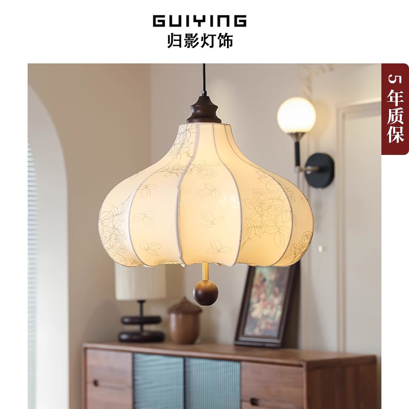 Vintage-style printed fabric chandelier for a restaurant; French-style room; retro walnut wood bedroom; study; walk-in closet; chestnut lamp.
