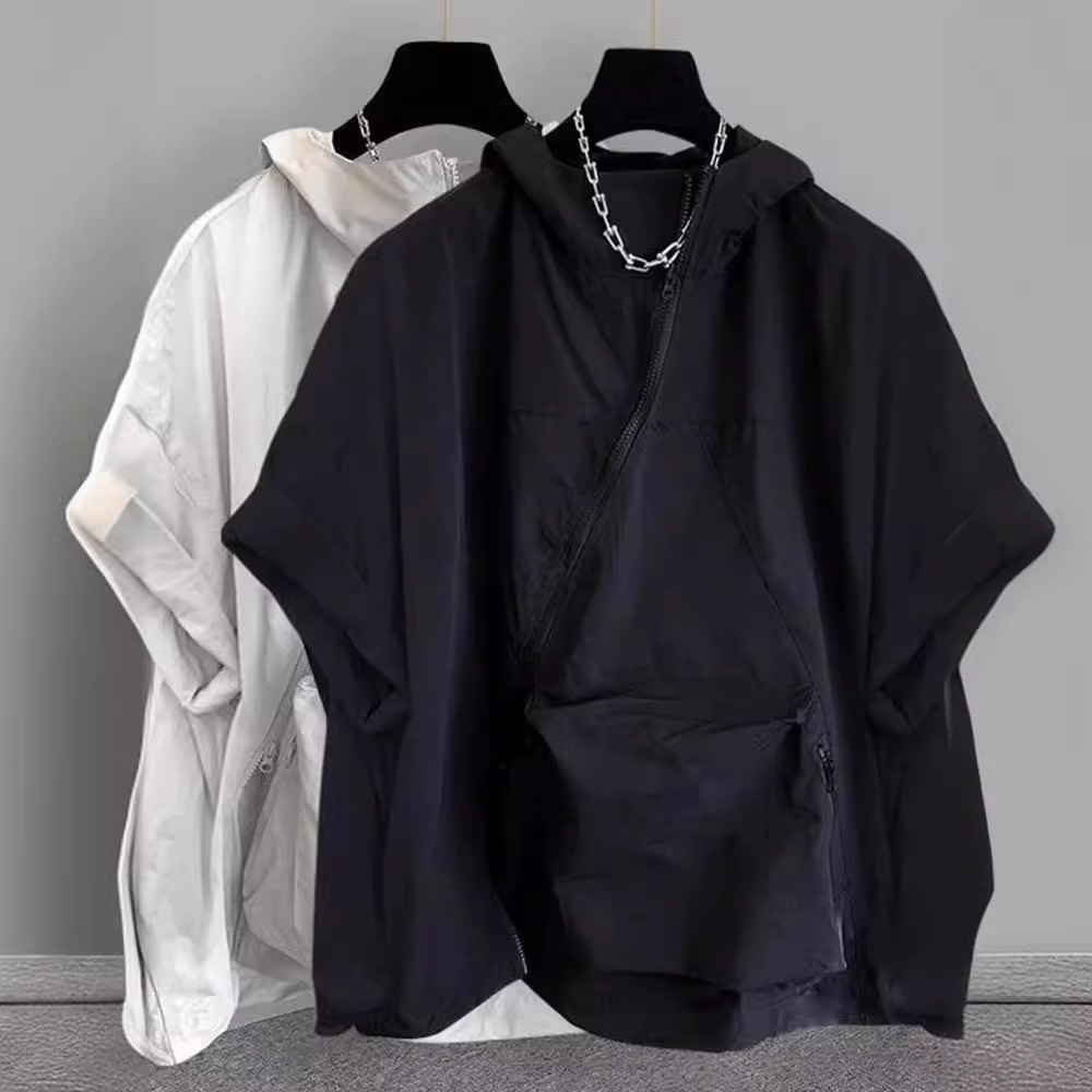 Design trend short sleeve T-shirt with zipper with hood