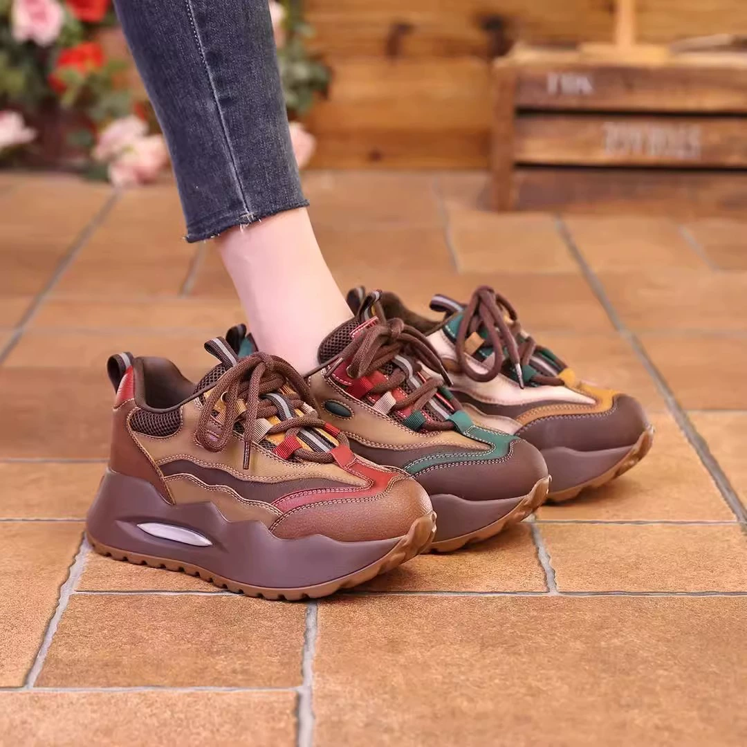 Женские спортивные кроссовки 2025 года, новая модель, модные и универсальные, с цветовыми блоками, увеличивающие рост на 5 см, повседневные, премиум-класса, на толстой подошве, стильные.