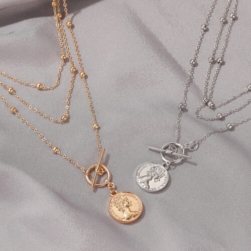 New cross-border European and American-style gold multi-layer portrait pearl necklace—Instagram-worthy, vintage-inspired, and featuring an eye-catching pendant; perfect as a delicate clavicle chain for women.