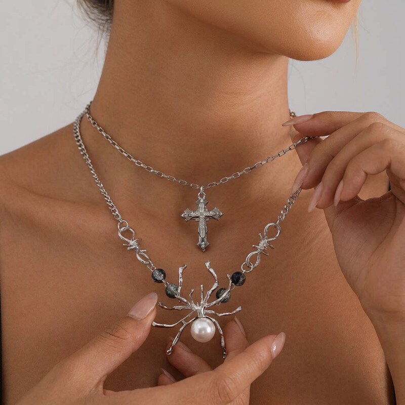 Exaggerated European and American style dark gothic spider collarbone chain, Halloween party carnival cross necklace