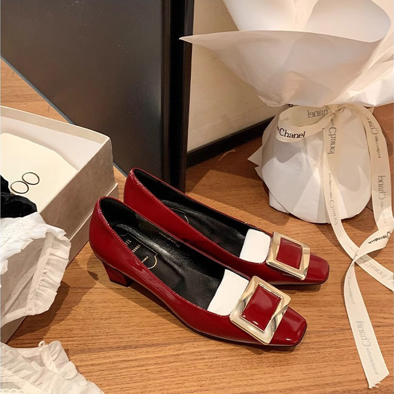 2025, primavera nuevo estilo retrógrado francés, cabeza cuadrada de talón grueso, zapatos de talón alto para mujeres
