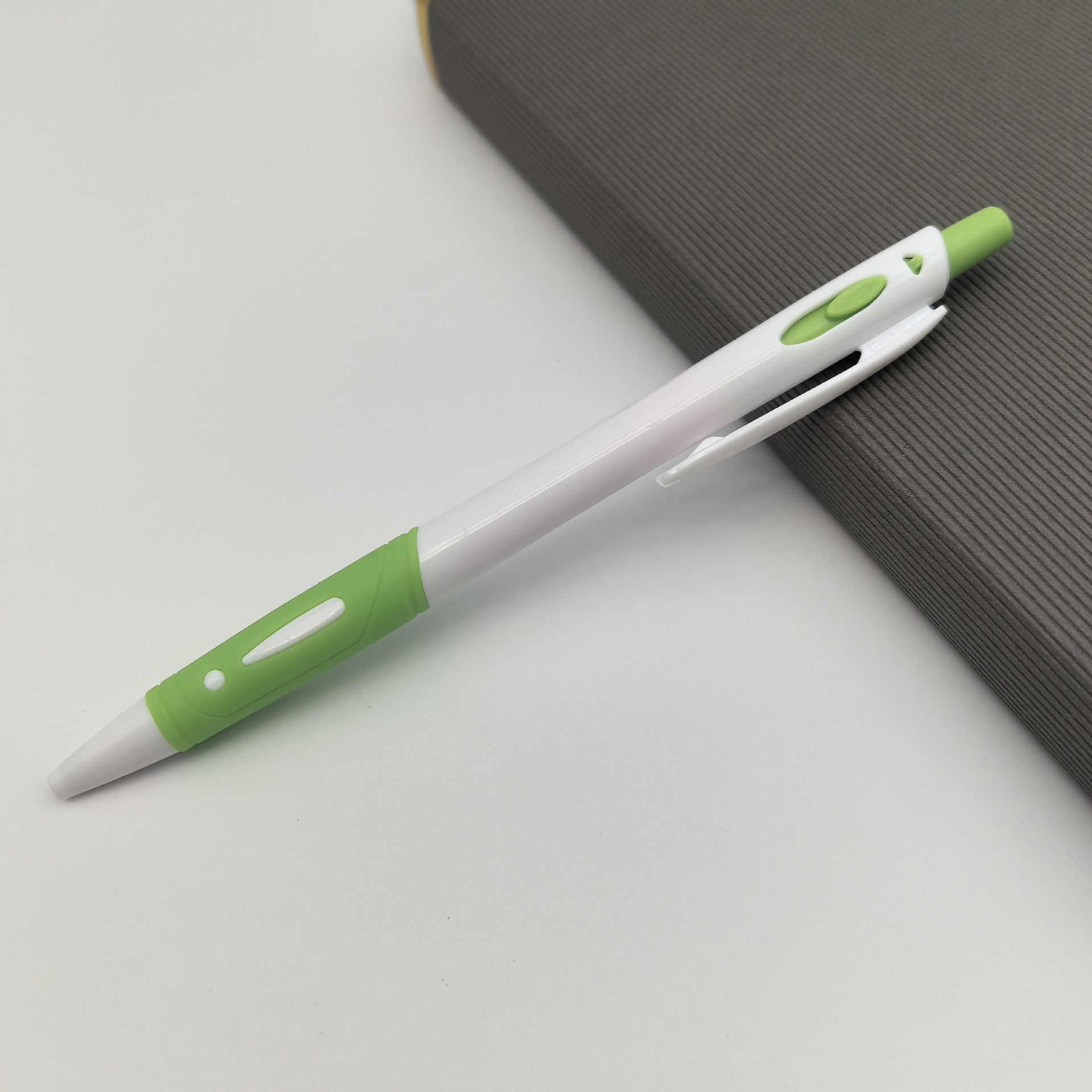 Bolígrafo publicitario de color mayorista transfronterizo bolígrafo de bolas de impresión de logotipo blanco bolígrafo de regalo publicitario