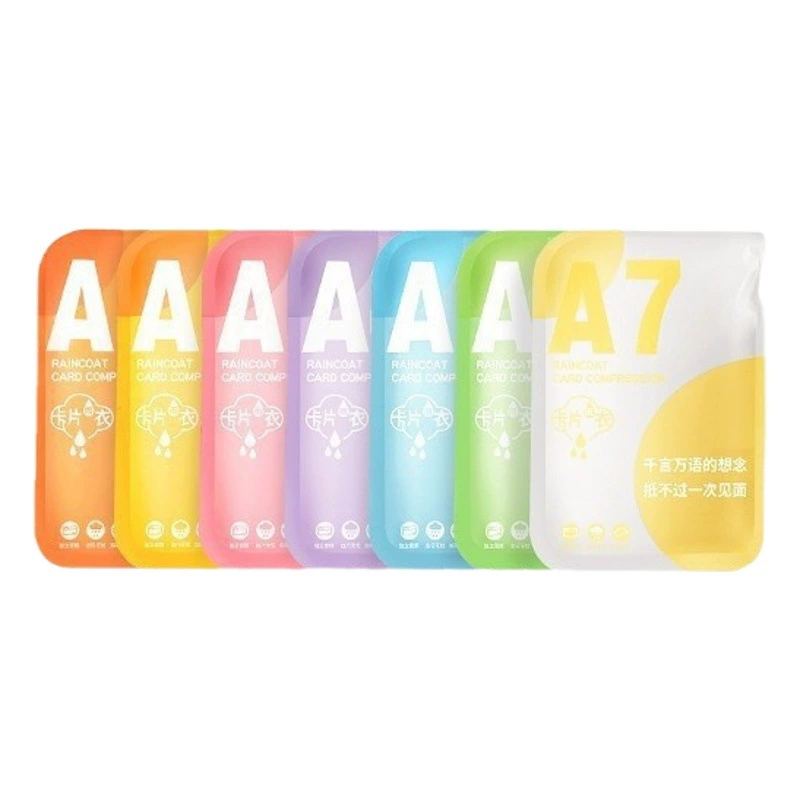 Одноразовые карточные дождевики утолщены и удлинены.