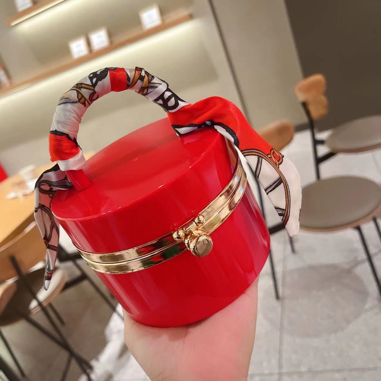 The 2025 new style women's bag is a trendy and fashionable candy-colored acrylic bag, a hand-held silk scarf, a lockable dinner bag, and a box bag undefined