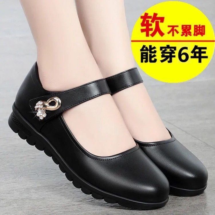 Zapatos de madre, zapatos de soleas blandas, zapatos de mujer de tacones planos, zapatos de cuero de primavera y otoño de mediana edad.