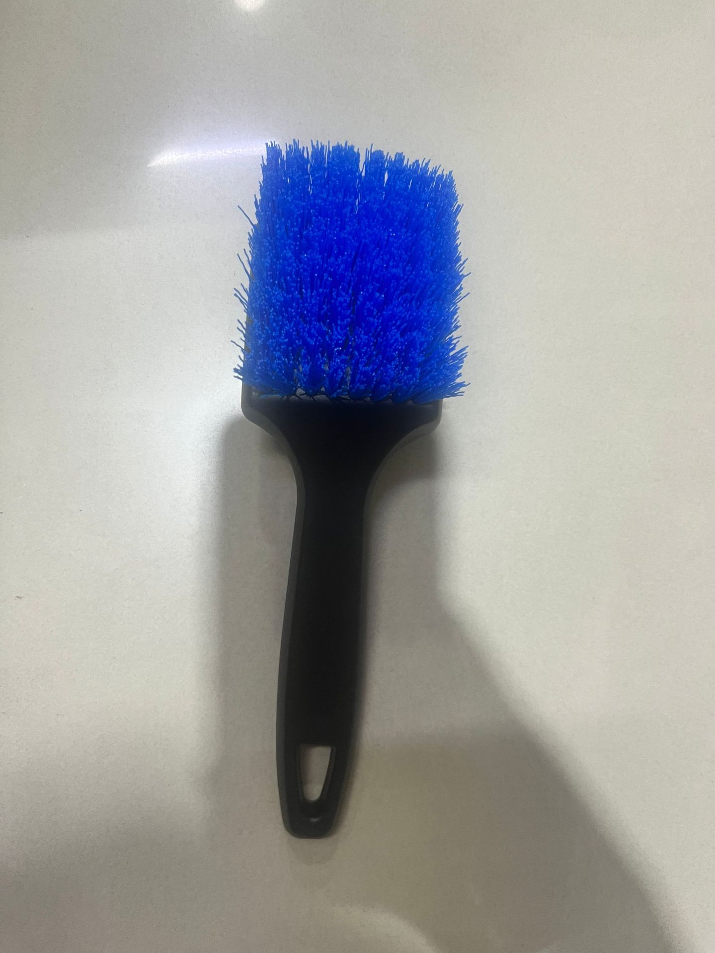 검은 손잡이 파란 머리