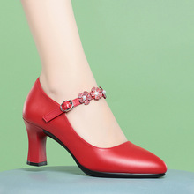 �¿�߸�ЬŮ�ļ�ˮ荆�ЬŮܛ�ײ����_һ�ֿێ�Ůʿ�ߙnƤЬ