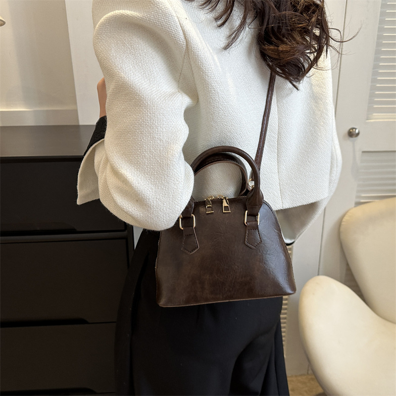 Popular and minimalist 2024 winter leisure new fashionable and western-style texture single shoulder crossbody shell women's bag_voghion.com