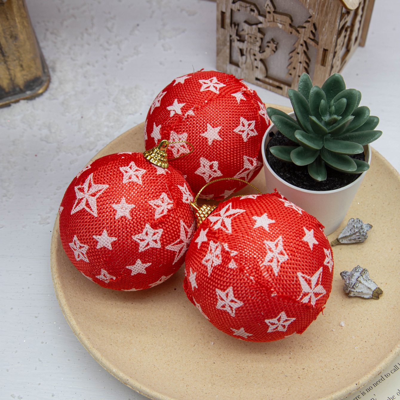 En stock decoraciones de Navidad colgante 8cm 6 piezas copo de nieve ELK estrella de cinco puntas de tela de impresión bola de espuma