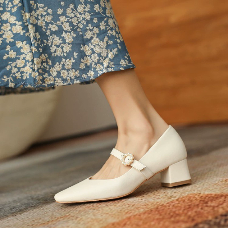 Французские однослойные туфли на высоком каблуке в стиле ретро, женские туфли-лодочки на толстом каблуке с квадратным носком и жемчугом с пряжкой в одно слово