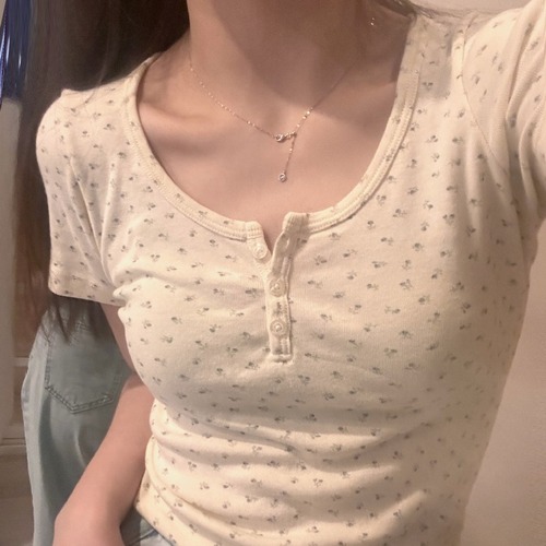 Summer Instagram-inspired floral U-neck strappy cropped top for women – slimming, figure-flattering, and perfectly fresh basic T-shirt