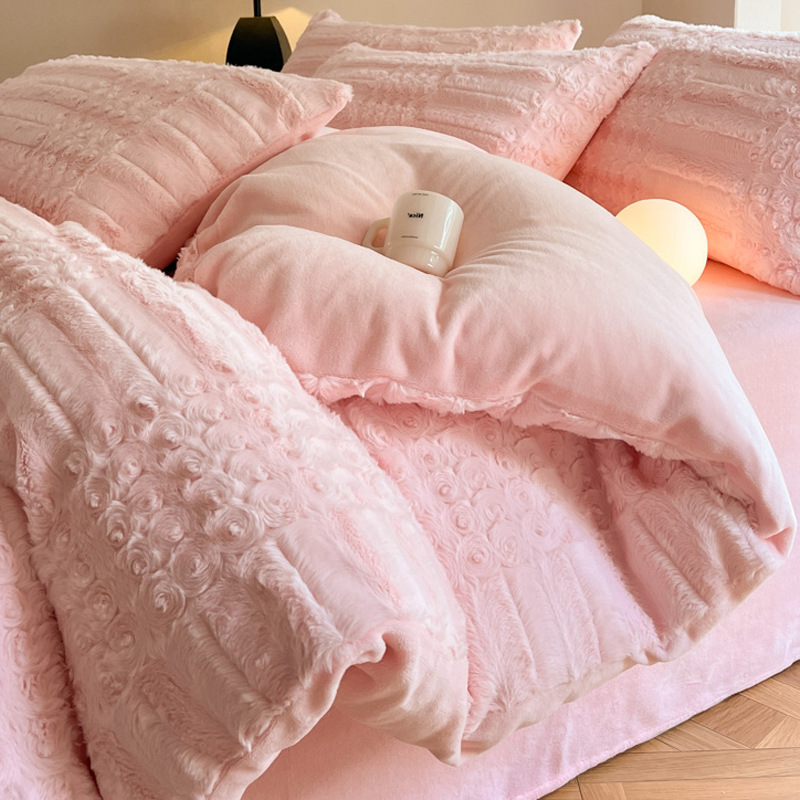 Cama de felpa de cuatro piezas Ropa de cama de lana de leche gruesa de invierno Ropa de cama de lana de coral más ropa de cama de edredón de terciopelo