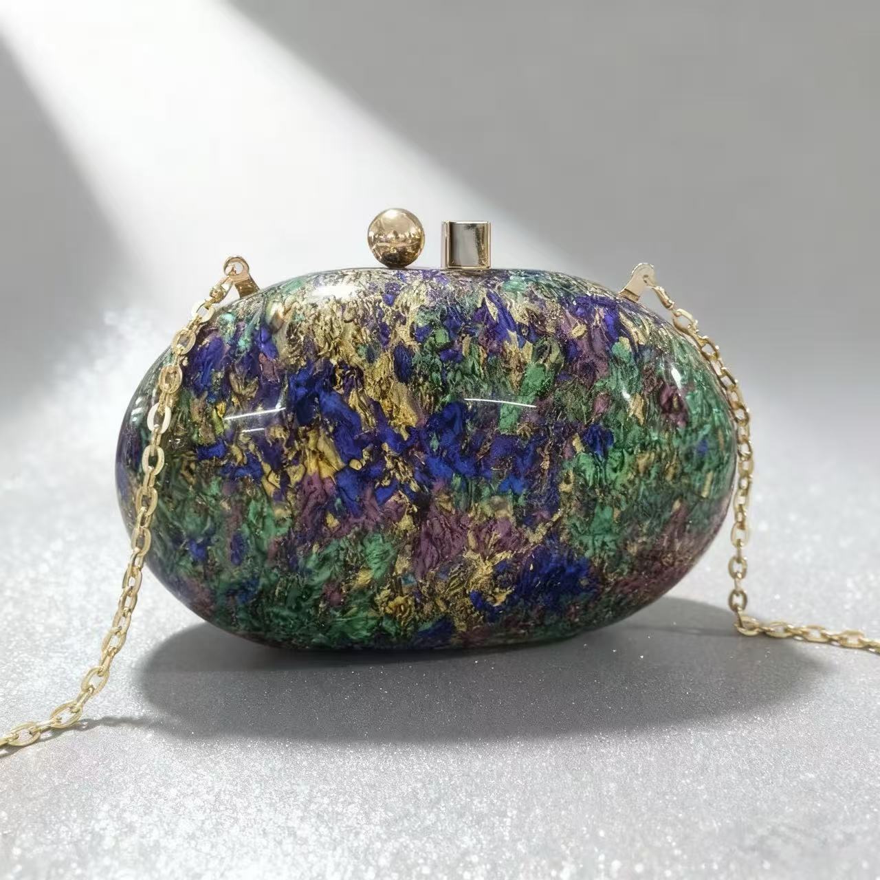 Bolsa de cena de lujo ligera transfronteriza, café de perla de almendro, bolsa de mano acrílica ovalada, bolsa de noche de hombro para damas