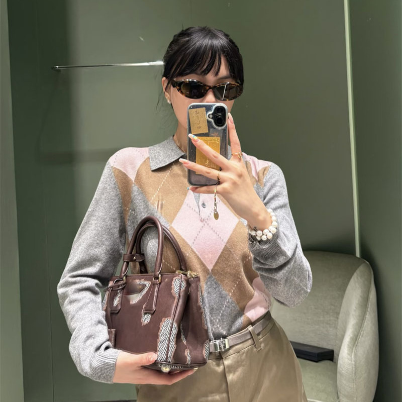 26 Early Autumn New Nanyou Haute Couture Pra Simple Casual Color-Block Retro College Style Diamond Pattern Long Sleeve Knit Sweater 26 Early Autumn New Nanyou Haute Couture Pra Simple Casual Color-Block Retro College Style Diamond Pattern Long Sleeve Knit Sweater