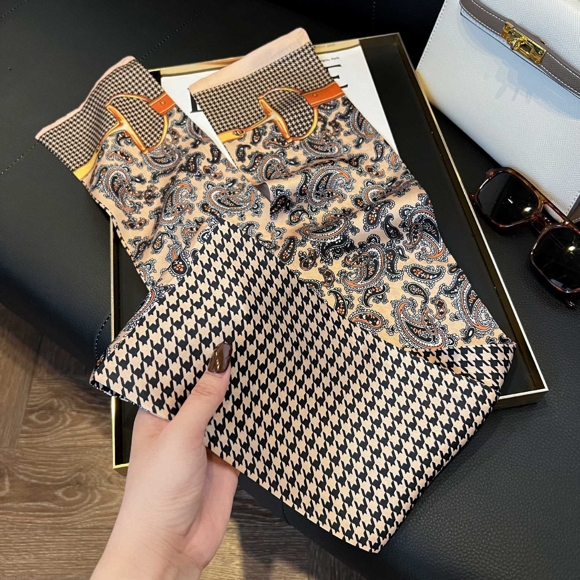 Nueva bufanda de seda pequeña banda larga estrecha para el cabello mujer estilo primavera y otoño moda madre bufanda estilo verano estilo fino serpentina bufanda al por mayor