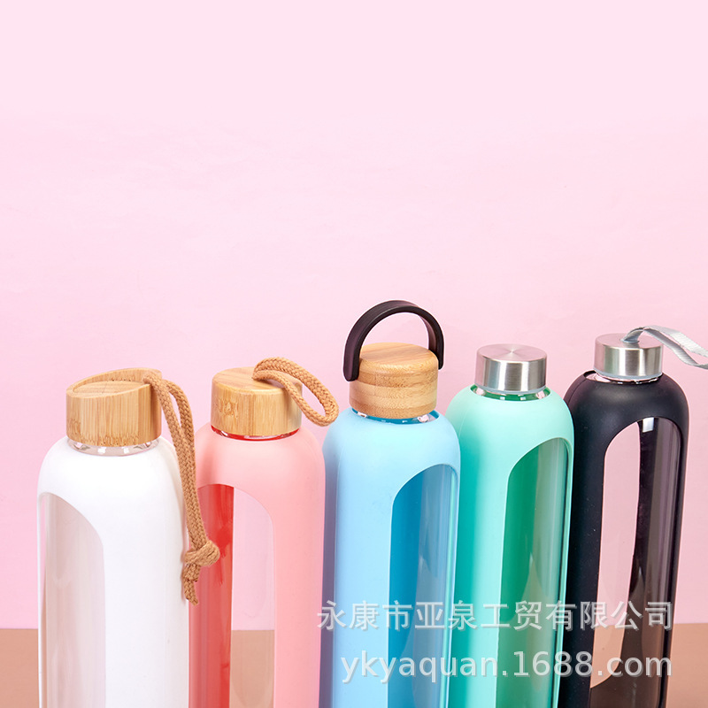 Vaso de vidrio portátil transfronterizo con alto contenido de borosilicato con funda de silicona, taza de agua de vidrio de té portátil para automóvil al aire libre, regalo al por mayor