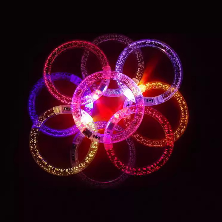 Juguetes luminosos al por mayor de acrílico pulsera luminosa LED pulsera puesto Venta caliente juguetes al por mayor