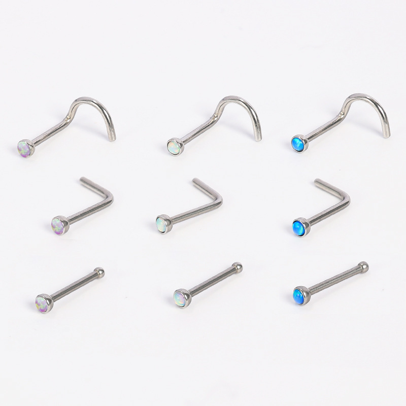 16G labret stud size and finish detail