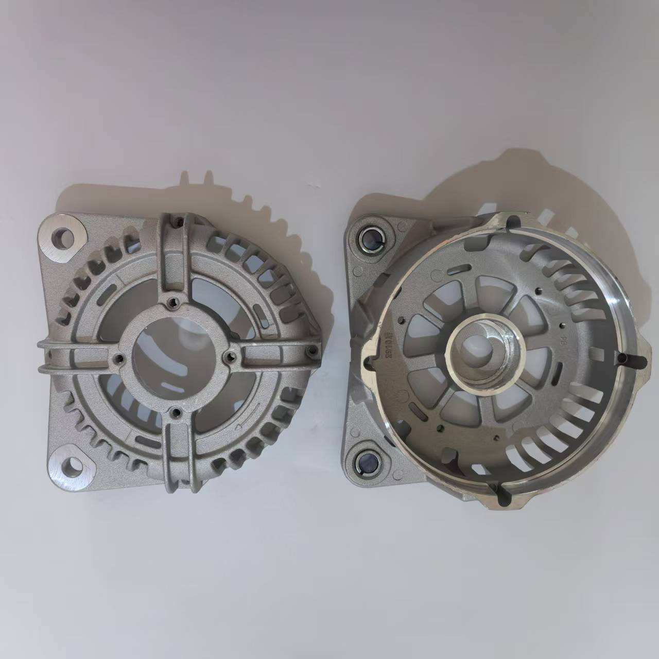 Sinotruk Aowei Jiefang J6J7 Series Generator Regulator Voltage Stabilizer 2910Bgj Automotive Parts Electronics
