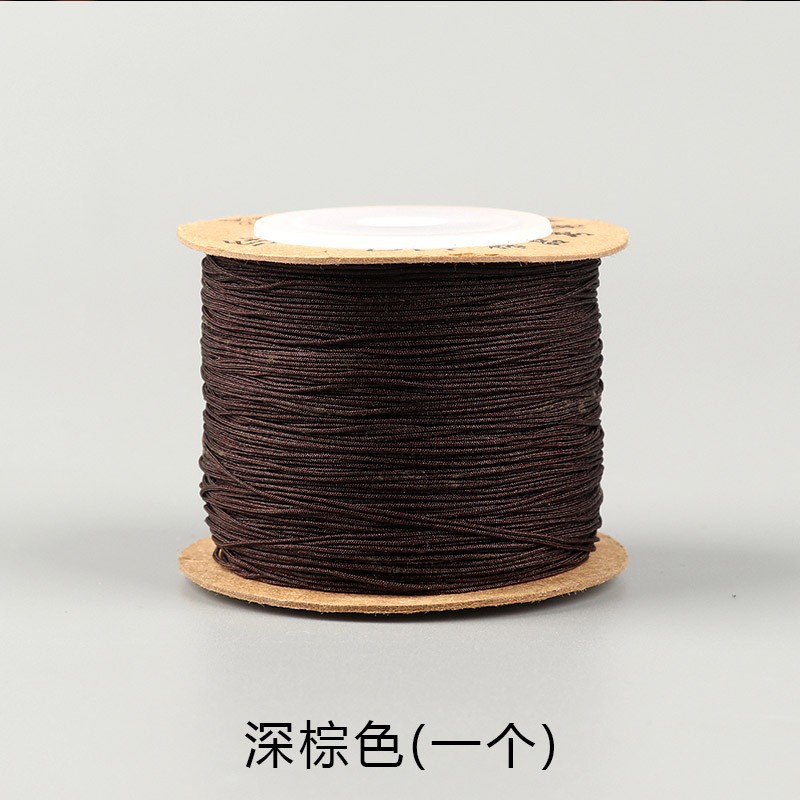 Uno de color marrón oscuro (unos 60 metros)