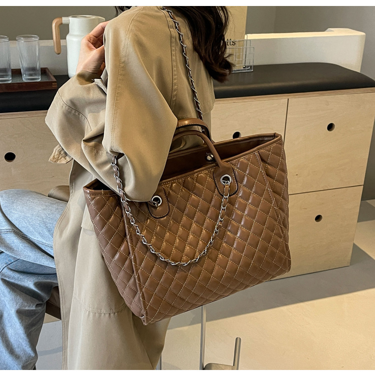 European And American Lingge Bag New Large Capacity Chain Bag Fashionable And Versatile Handheld Single Shoulder Tote Bag_voghion.com