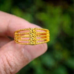 砂金は黄金の多線の愛の指輪をまねて24k真金の口の女性の指輪をめっきします。