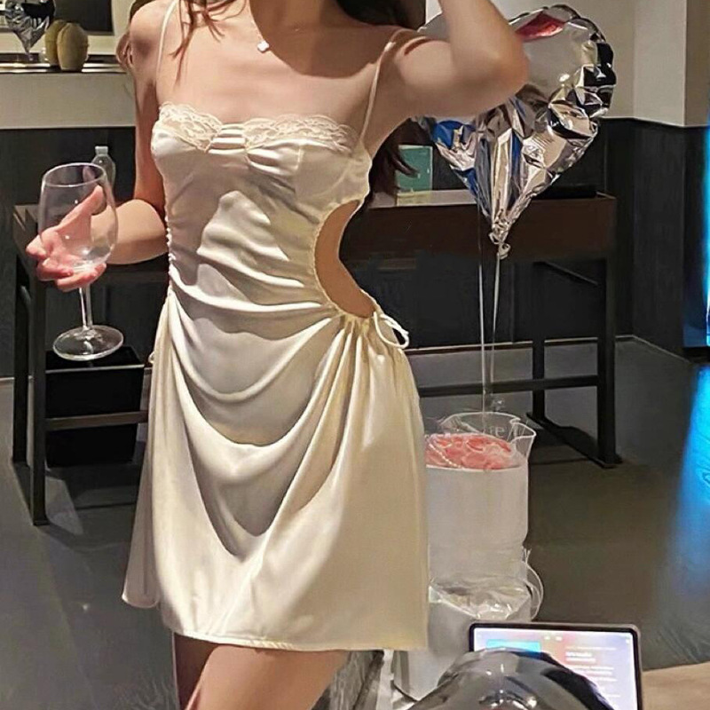 Lace-Trimmed Sexy Nightgown with Straps, Alluring Sleepwear, Home Wear, Pure Desire Style, Satin with a High-End Feel Lace-Trimmed Sexy Nightgown with Straps, Alluring Sleepwear, Home Wear, Pure Desire Style, Satin with a High-End Feel