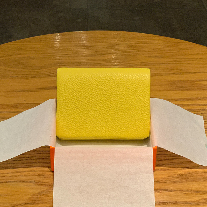 Yellow Lucky 2026 New Style Block-Shaped Folding Wallet, Short, Genuine Leather, for Men and Women, High-End, Simple, and Elegant Yellow Lucky 2026 New Style Block-Shaped Folding Wallet, Short, Genuine Leather, for Men and Women, High-End, Simple, and Elegant