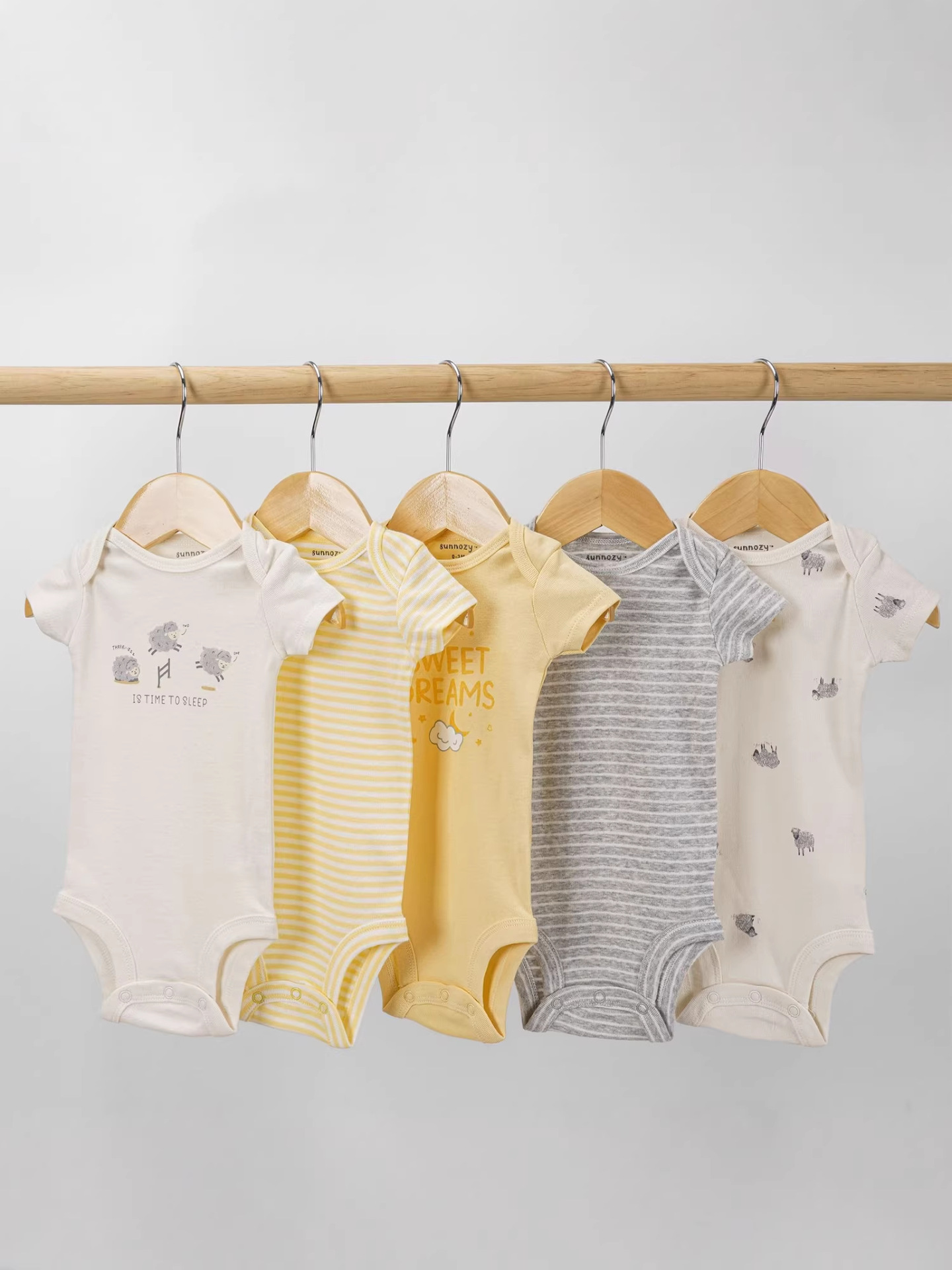 Bebés y bebés Sunnozy comercio exterior lindos mangas cortas chaqueta de triángulo conjunto de escalada fábrica al por mayor