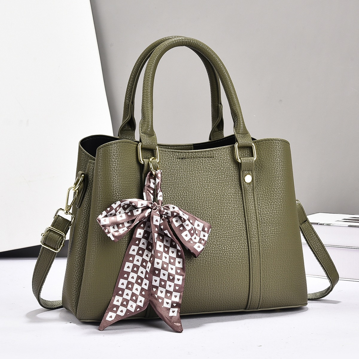 Bolsas de hombro casuales de gran capacidad, bolsas de moda diarias, bolsas transfronterizas, bufandas de seda colgantes, bolsas de mano.